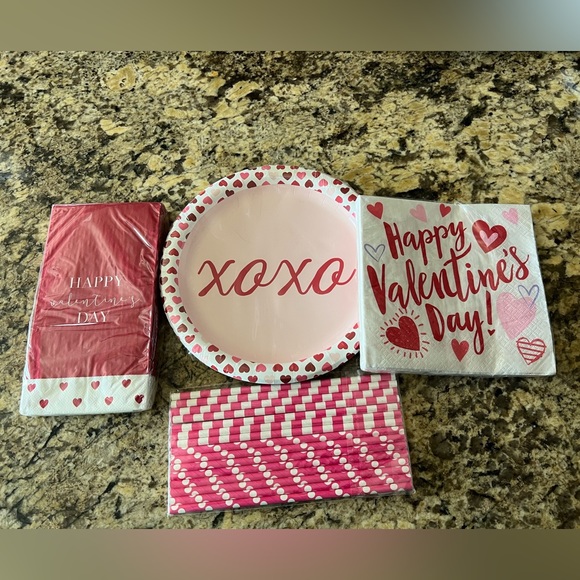 Valentine’s Day set of paper goods - Picture 2 of 6